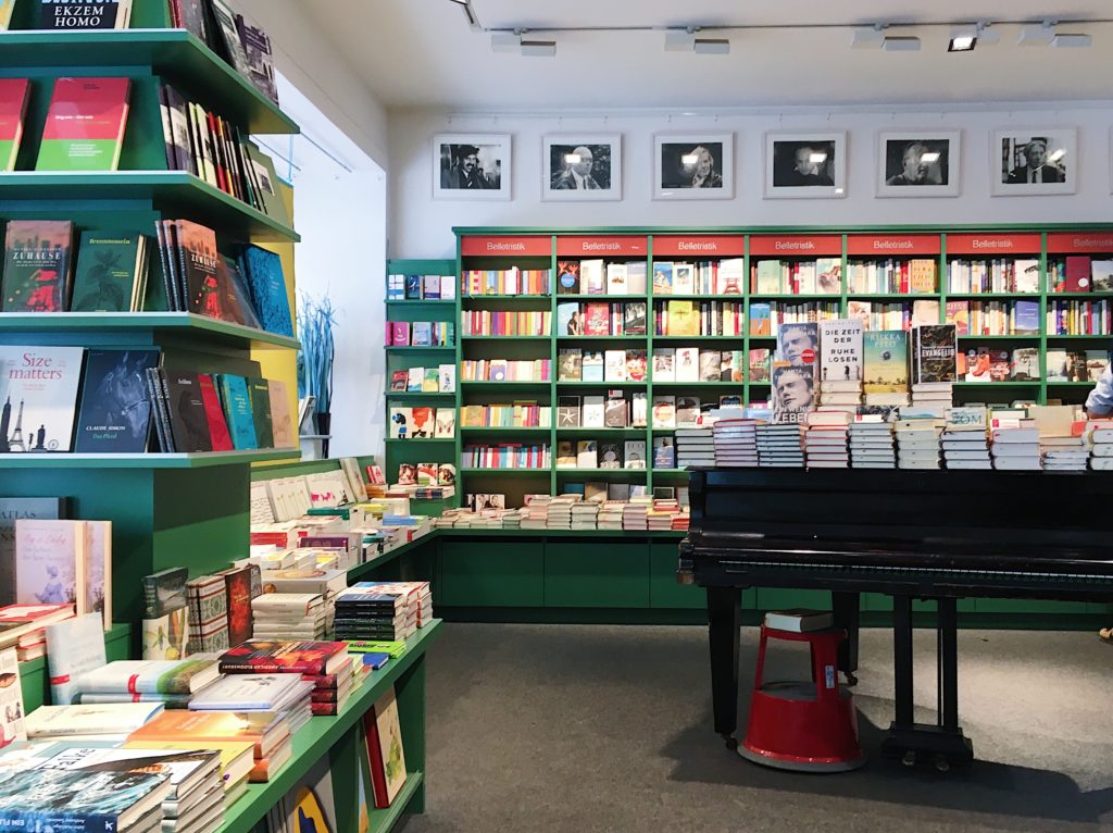 Die besten Buchhandlungen in München – Teil 2 – Revolution, Baby, Revolution!